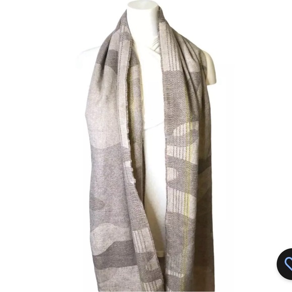 Gap beige with yellow stripe soft wrap - Picture 9 of 10